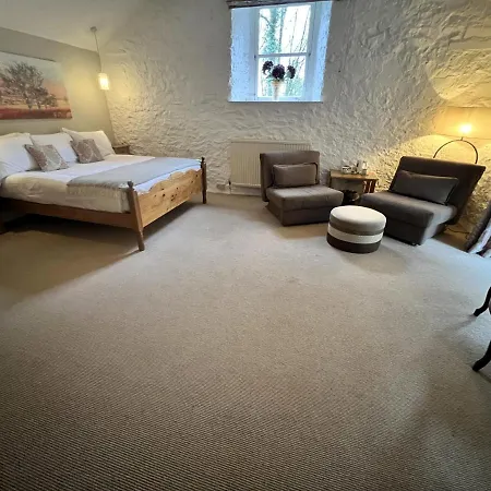 Ravenstone Country house *
