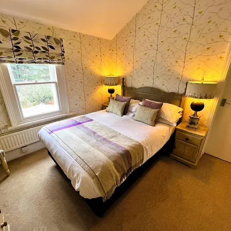 Ravenstone Country house