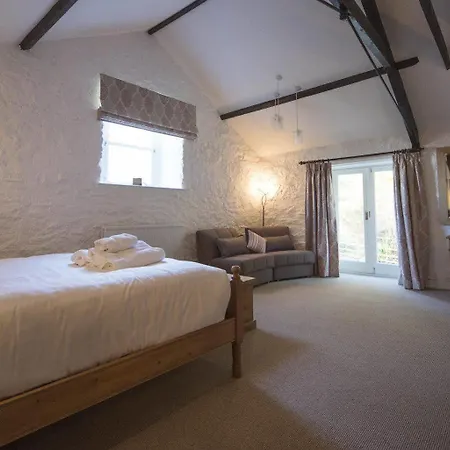 Ravenstone Country house
